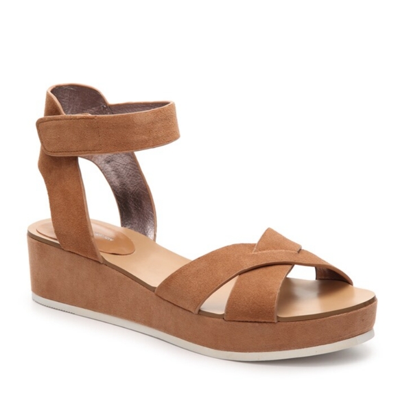 🌟 New BCBG Sandals - Picture 1 of 4